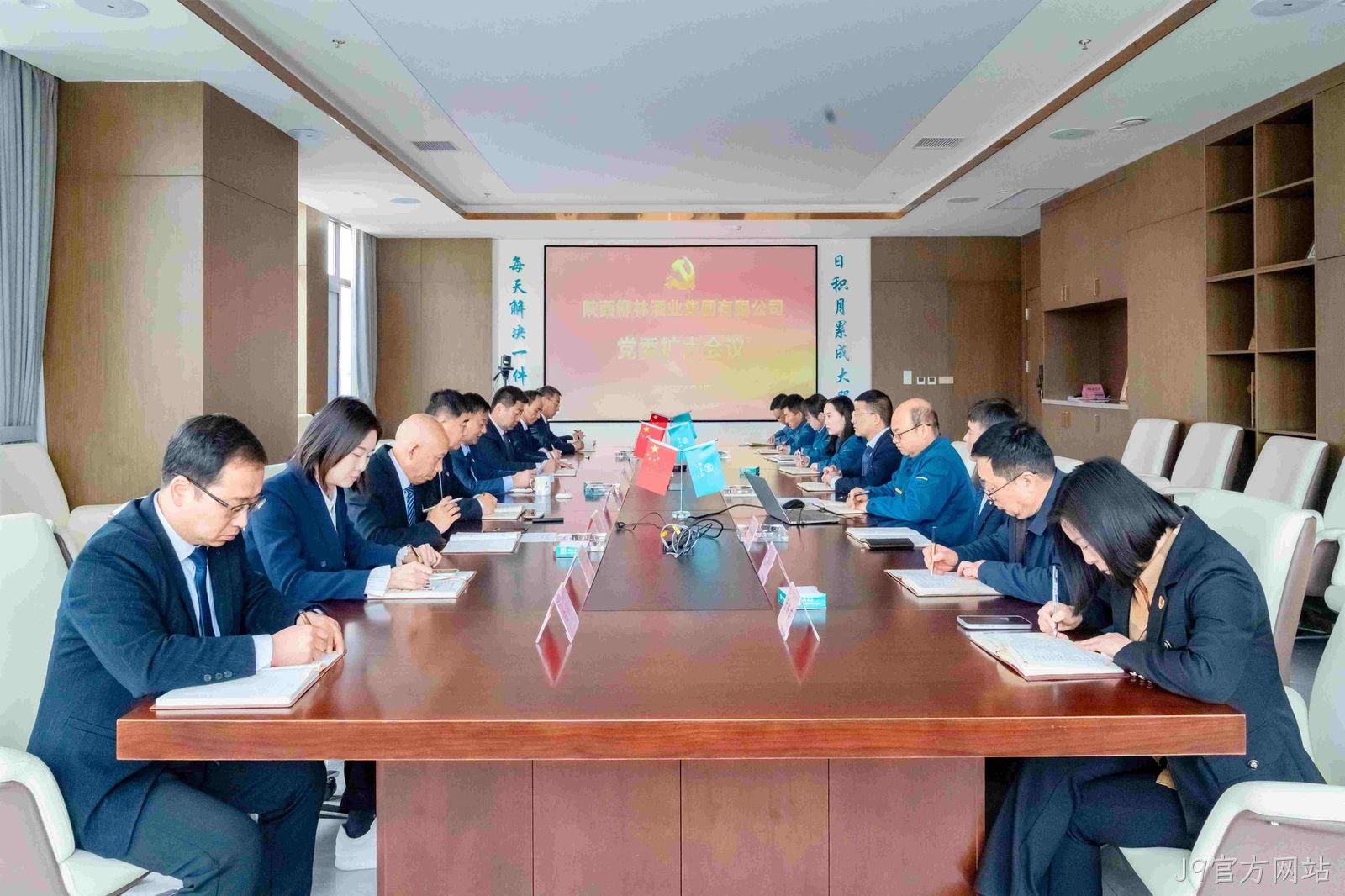 学思想 强党性 重实践 促发展 |J9官方网站党委传达学习全国两会精神和中央八项规定精神