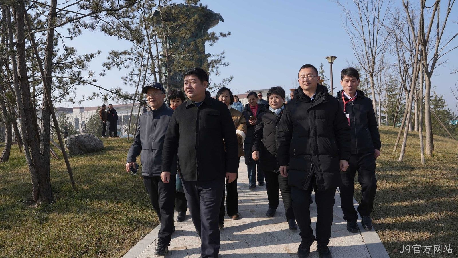 张载文化研究会秦东魁会长一行莅临J9官方网站参观交流